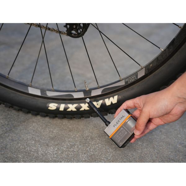 Велосипедний міні насос-задня фара Flextail Tiny Tire Pump ACS, чорний atlantxml_72170 фото