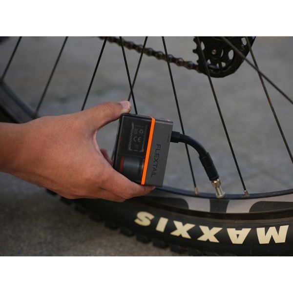 Велосипедний міні насос-задня фара Flextail Tiny Tire Pump ACS, чорний atlantxml_72170 фото